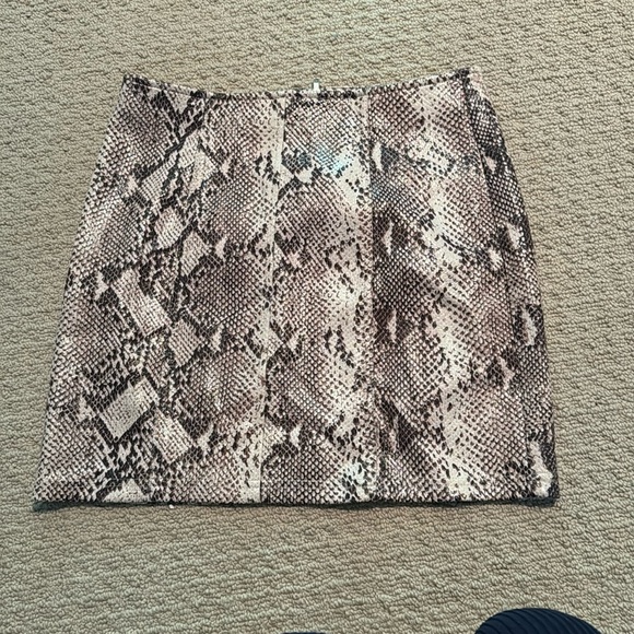 Snake pattern skirt - Picture 1 of 2